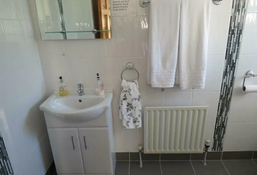 Standard Kolmen Hengen Huone, Padua Guest Accommodation Rosslare