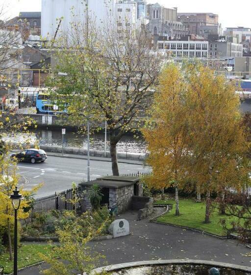 חדר בסיסי, Tipperary House Dublin