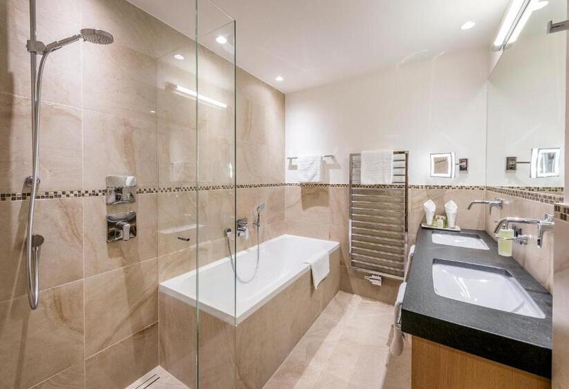 חדר משפחתי, Auenhof