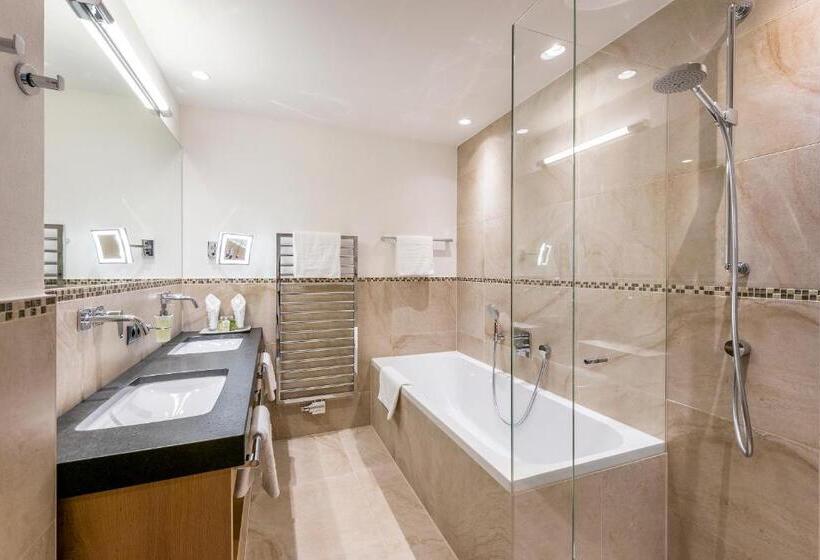 חדר משפחתי, Auenhof