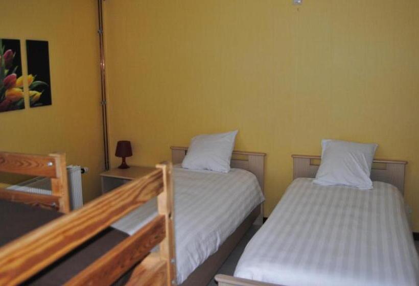 חדר משפחתי, Beco