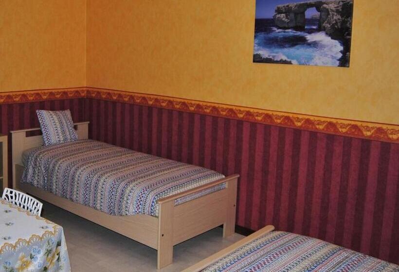 スタンダードトリプルルーム, Beco