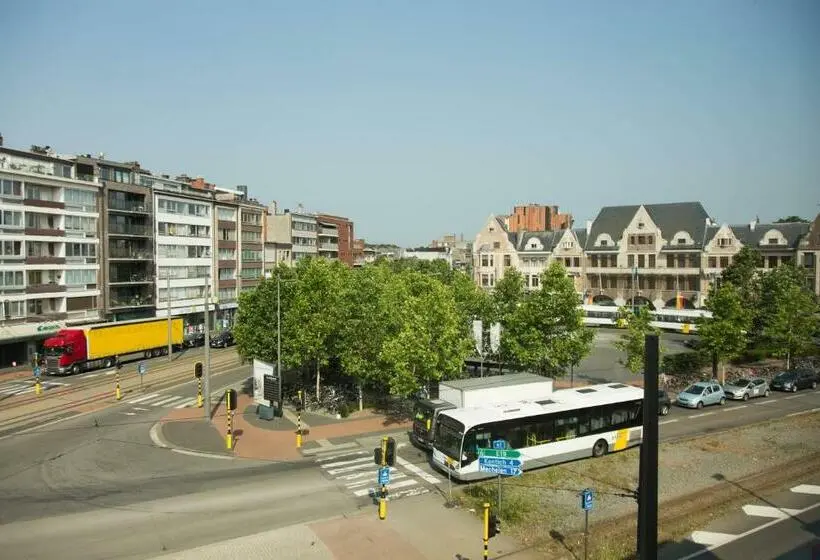 Standard Yhden Hengen Huone, Bristol Internationaal