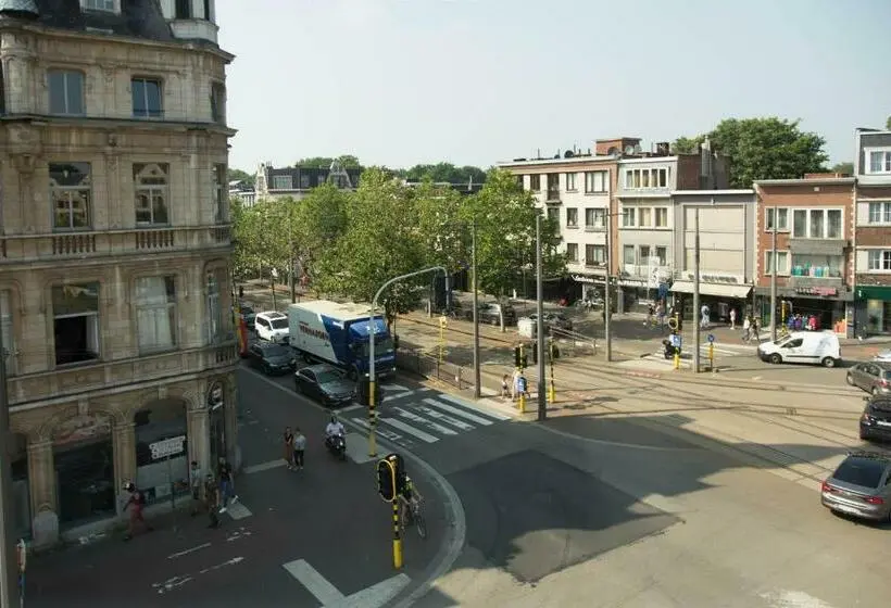 Standard Yhden Hengen Huone, Bristol Internationaal