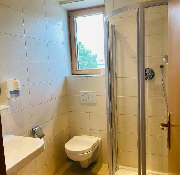 اتاق استاندارد چهار تخته, Charlotte