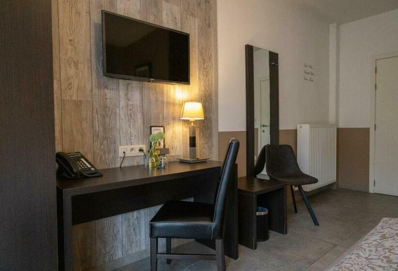 스탠다드 룸, De Maaskant