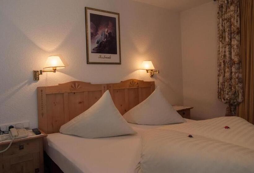 غرفة كومفورت ثلاثية, Edelweiß Schlössl