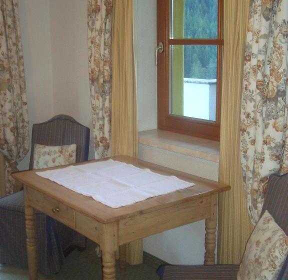 غرفة كومفورت ثلاثية, Edelweiß Schlössl