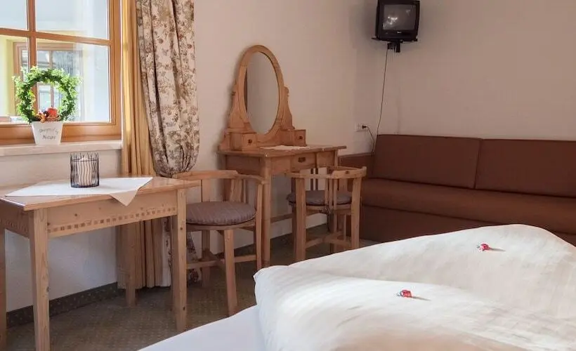 اتاق خانوادگی, Edelweiß Schlössl