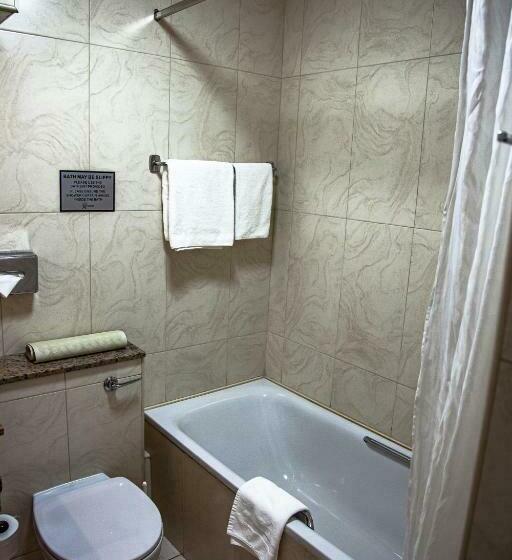 基本三人间, Gullane S