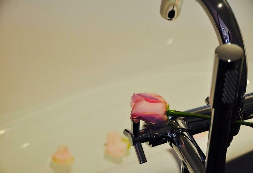 デラックスルーム, Het Heilig Genot