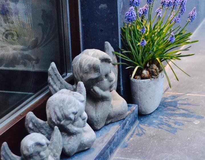 コンフォートルーム, Het Heilig Genot