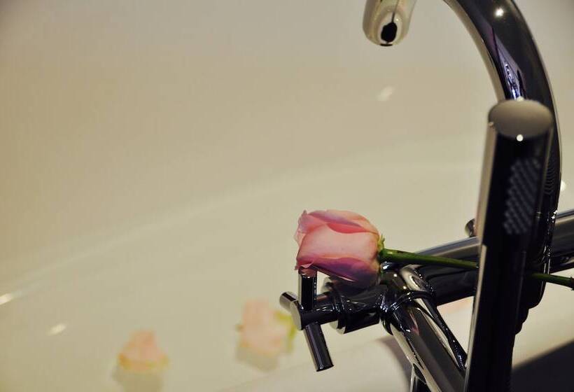 デラックスルーム, Het Heilig Genot