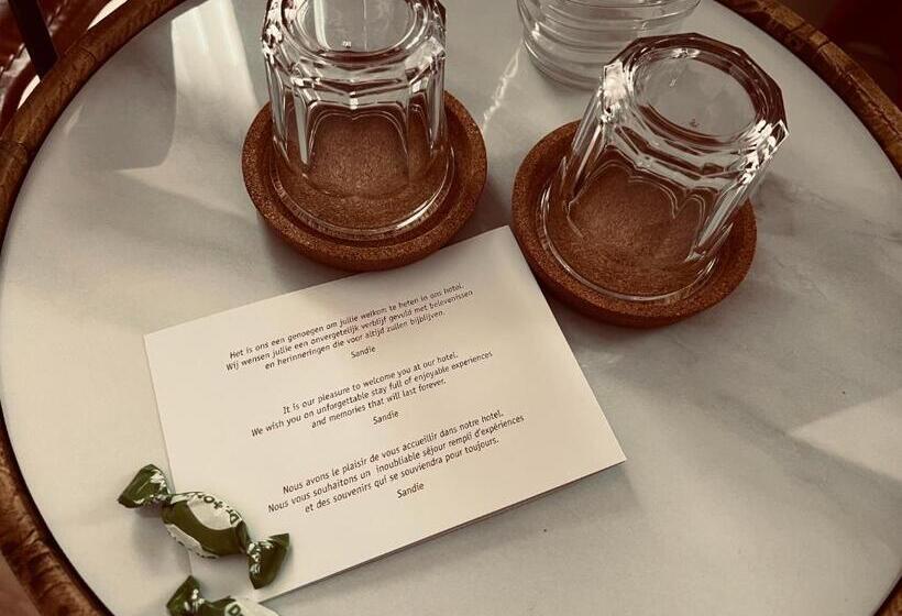 コンフォートルーム, Het Heilig Genot