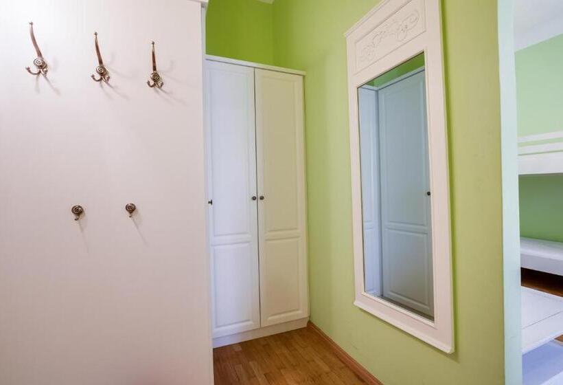 اتاق استاندارد چهار تخته, Himmelreich