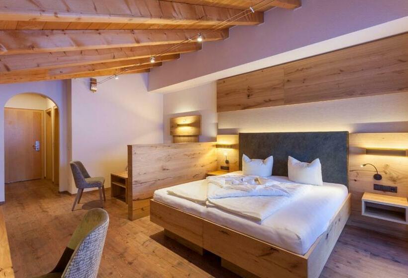 Номер Deluxe, Luggi