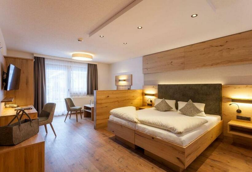 Номер Deluxe, Luggi