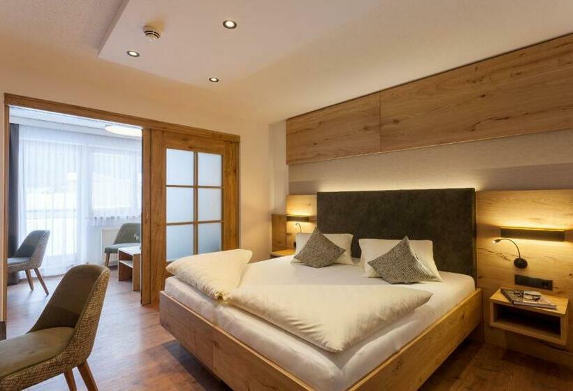 Номер Deluxe, Luggi