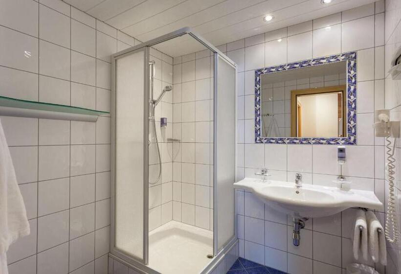 Номер Superior, Luggi