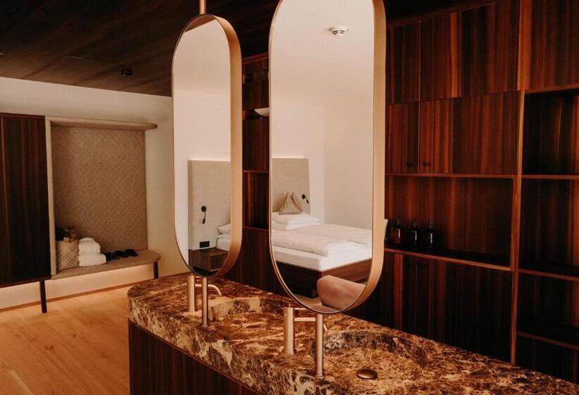 חדר דלוקס, Nesslerhof