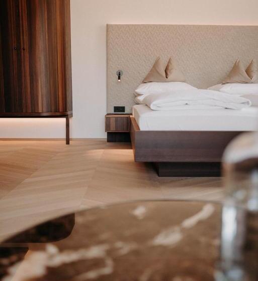 סטודיו דלוקס, Nesslerhof