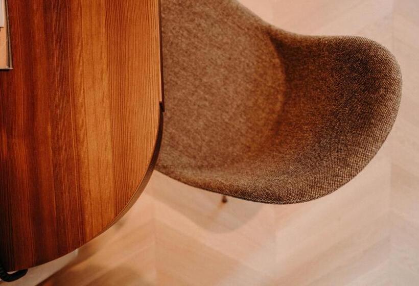 סטודיו דלוקס, Nesslerhof