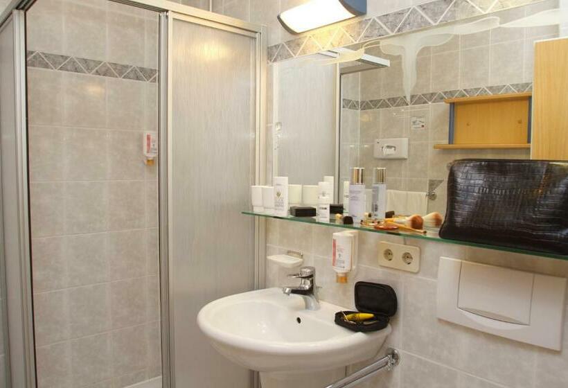 غرفة كلاسيكية مطلّة علي البحيرة, Panorama Hotel Turracher Höhe