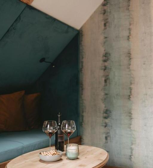 수피리어 스튜디오, Rosenhof Murau