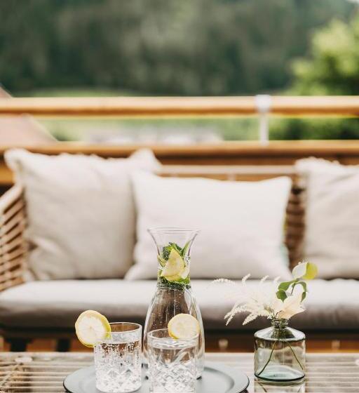 수피리어 스튜디오, Rosenhof Murau