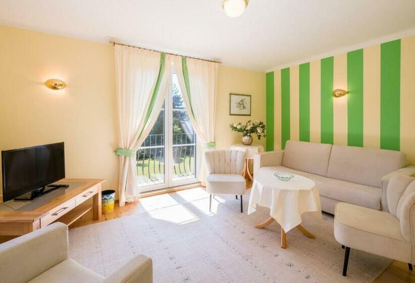 سوییت با چشمانداز باغ, Villa Konstanze