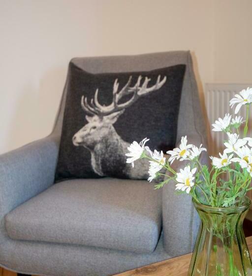 Номер Deluxe, Zum Urviech Erwachsenen