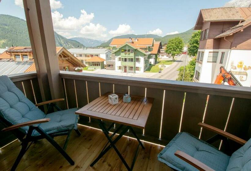 Номер Deluxe, Zum Urviech Erwachsenen