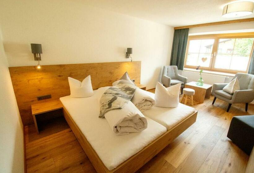 Номер Deluxe, Zum Urviech Erwachsenen