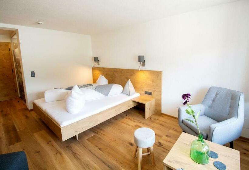 Номер Deluxe, Zum Urviech Erwachsenen