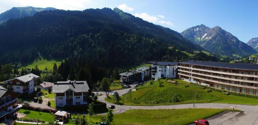 غرفة قياسية مزوَّدة بشُرفة, Sporthotel Walliser