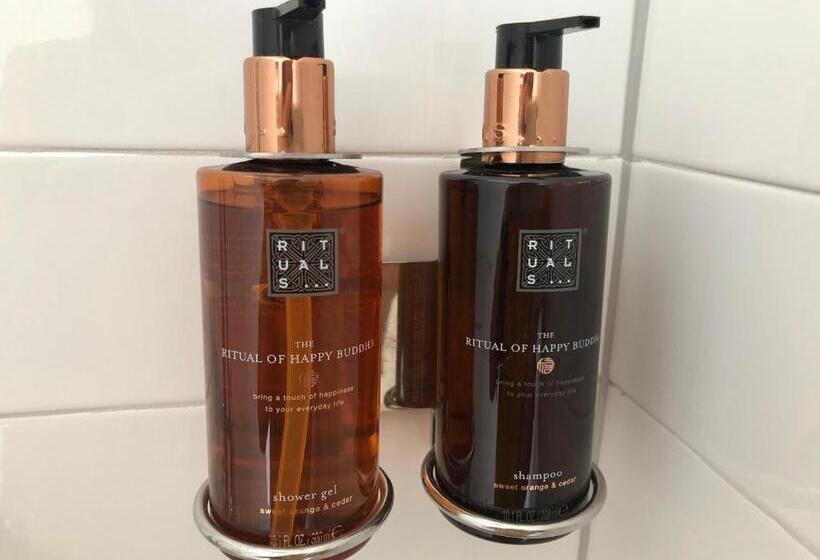 سوئیت با بالکن, Nine T Teen Bed And Boutique