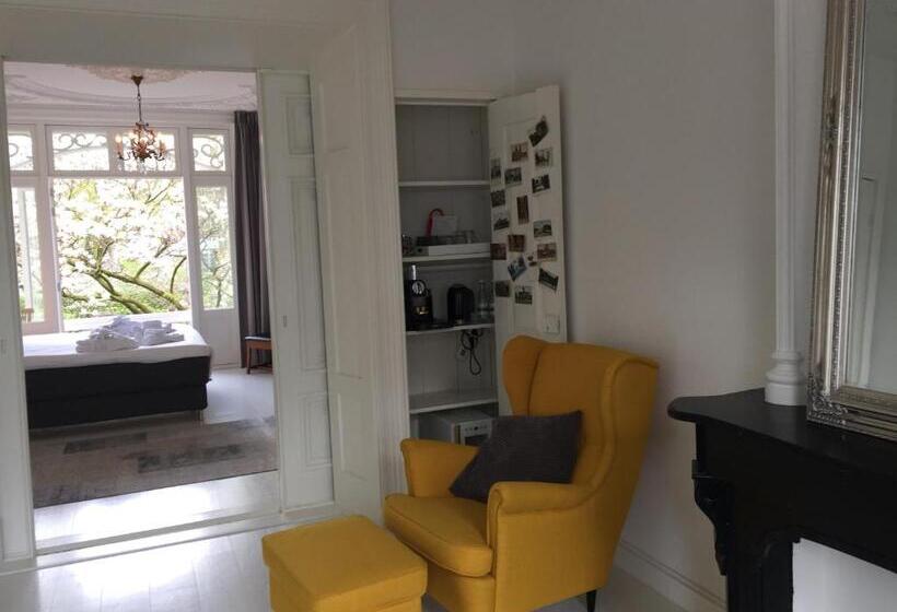 سوئیت با بالکن, Nine T Teen Bed And Boutique