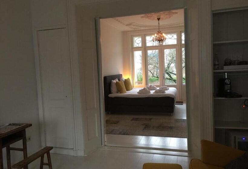 سوئیت با بالکن, Nine T Teen Bed And Boutique