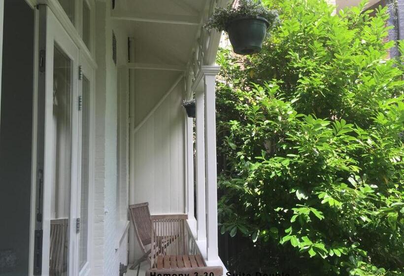 سوئیت با بالکن, Nine T Teen Bed And Boutique