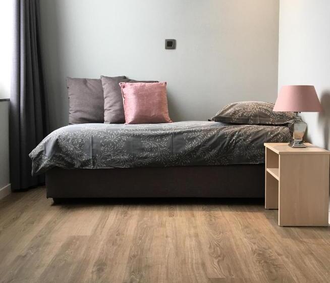 اتاق راحتی سه تخته, Charmehotel Kruishof