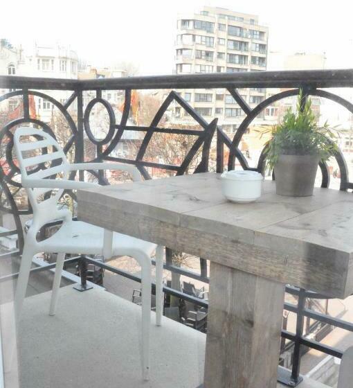 Номер Стандарт, Aan Zee