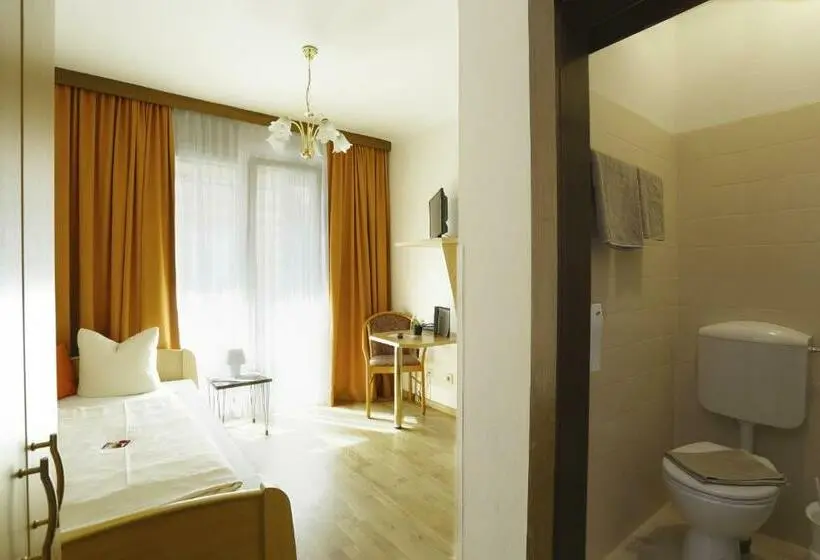 اتاق استاندارد یک تخته با بالکن, Alpen.adria.stadt