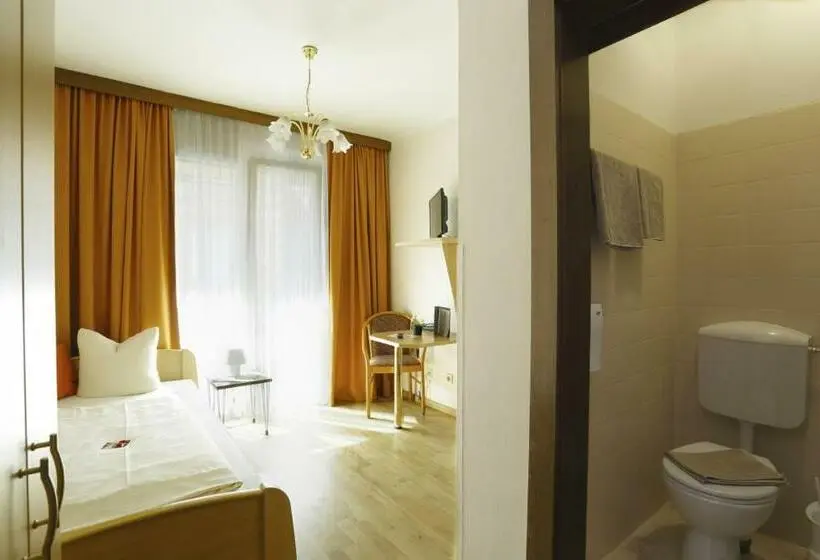 اتاق استاندارد یک تخته با بالکن, Alpen.adria.stadt