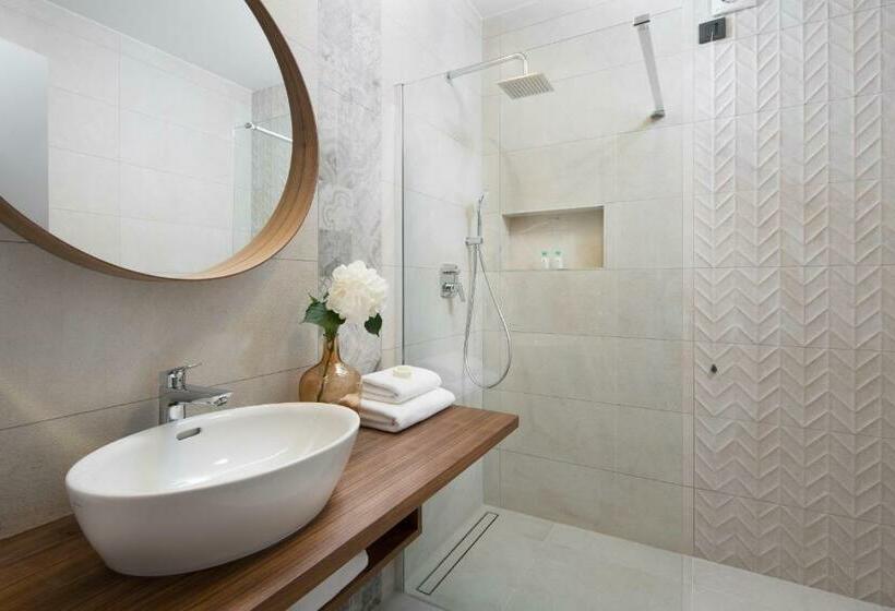 디럭스 룸, Delfin