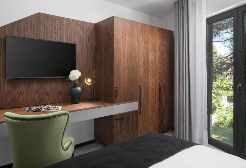 디럭스 룸, Delfin