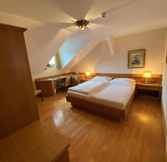 חדר סטנדרט לשלושה, Gasthof Schorn