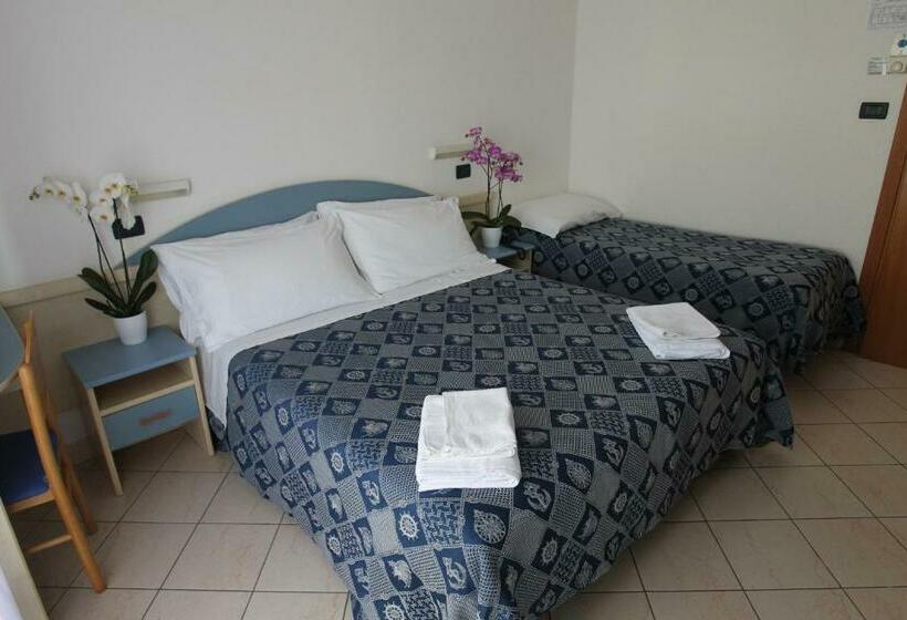 Трехместный Номер Стандарт с Балконом, Giorg