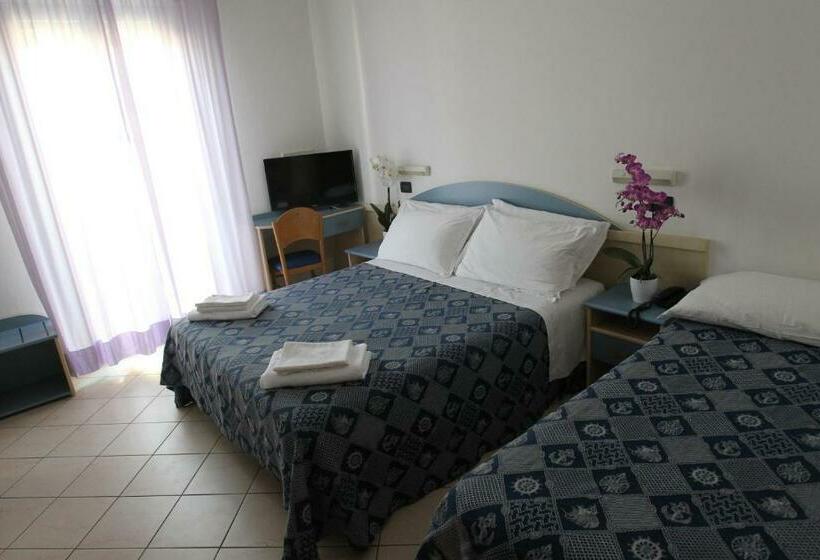 Трехместный Номер Стандарт с Балконом, Giorg