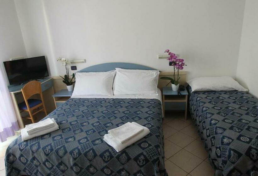 Трехместный Номер Стандарт с Балконом, Giorg