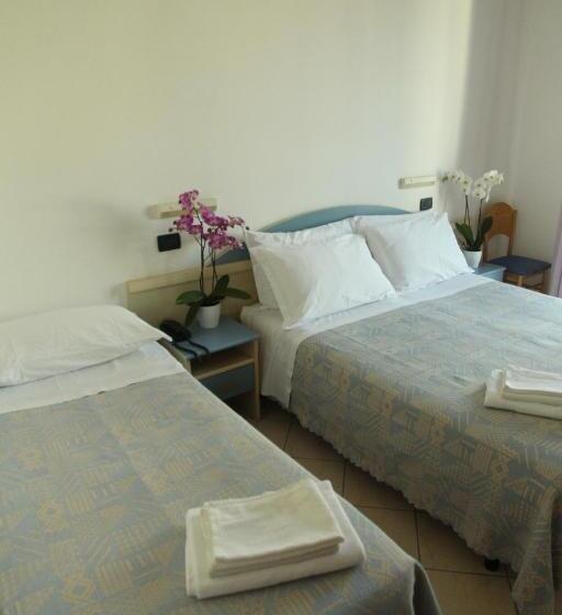 Трехместный Номер Стандарт с Балконом, Giorg